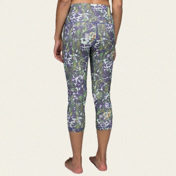 Lululemon Wunder Under Crop II *Full-On Luxtreme (Roll Down) - Picture 8 of 10